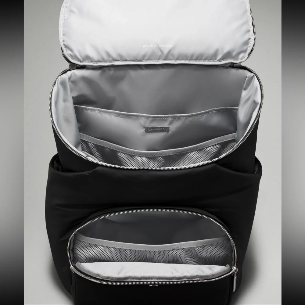 Lululemon New Parent Backpack in Black/Silver Drop - Picture 10 of 11